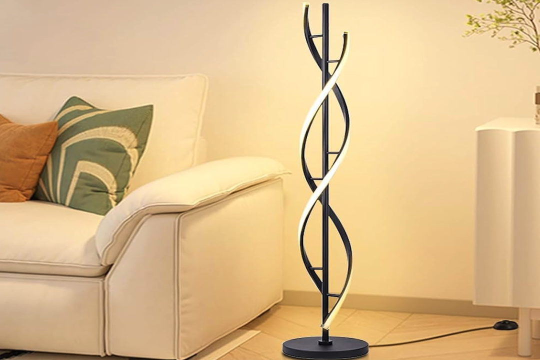 Schmücken Sie Ihr Wohnzimmer mit einer dekorativen Eisen-Stehlampe